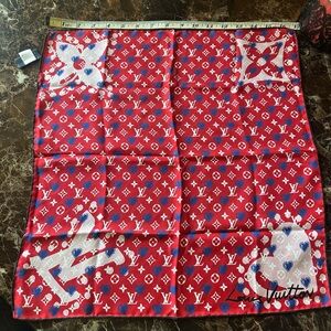 Louis Vuitton     I LV U.   17”x17”